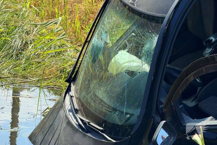 Alcomobilist belandt in sloot na ongeval