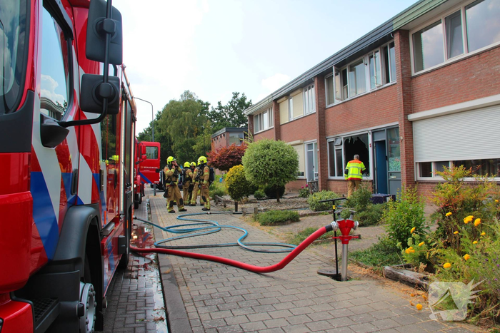 Felle brand in woonkamer van rijtjeswoning