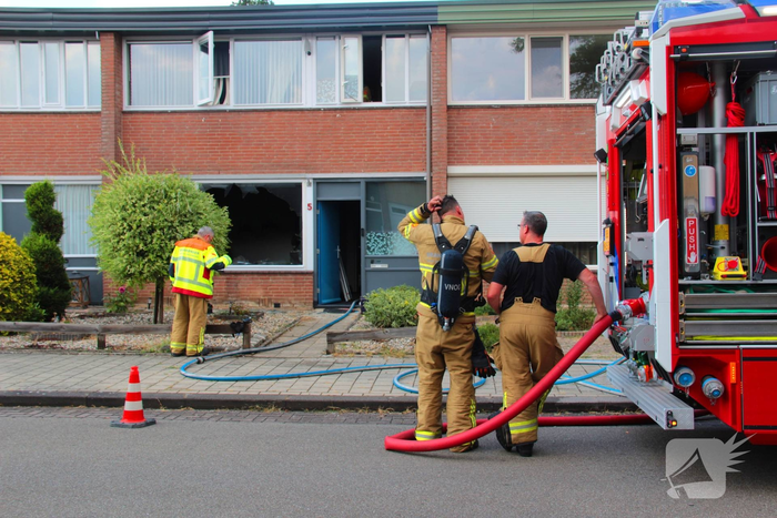 Felle brand in woonkamer van rijtjeswoning