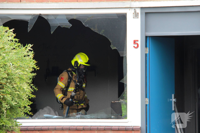 Felle brand in woonkamer van rijtjeswoning