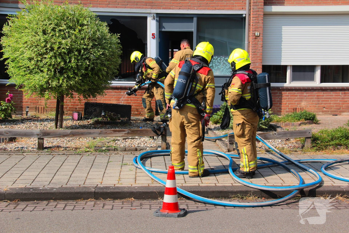 Felle brand in woonkamer van rijtjeswoning