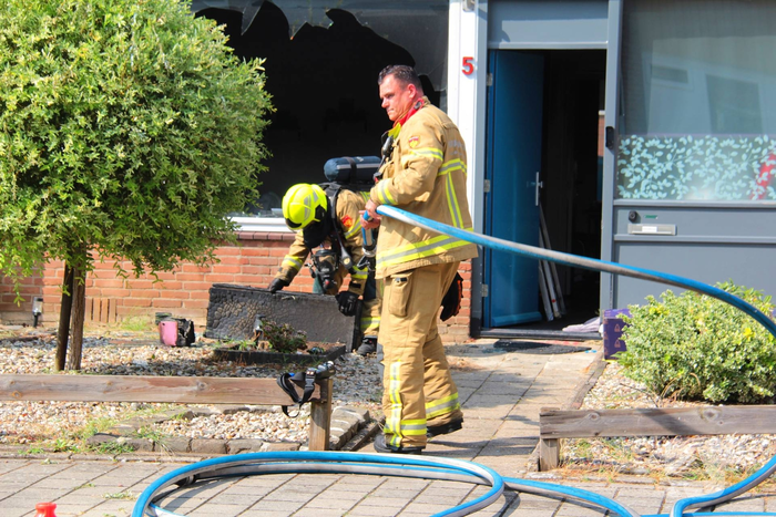Felle brand in woonkamer van rijtjeswoning
