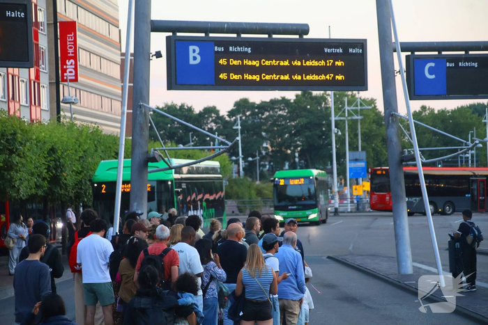 Drukte bij bussen door uitgevallen treinen