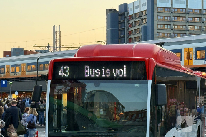 Drukte bij bussen door uitgevallen treinen