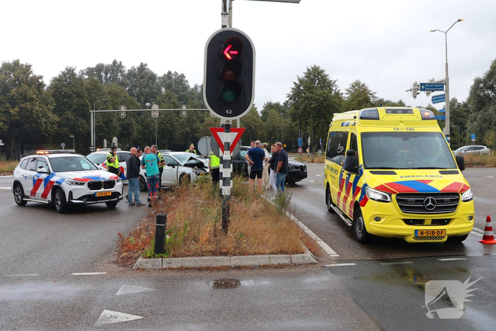 Aanrijding tussen twee auto's leidt tot schade