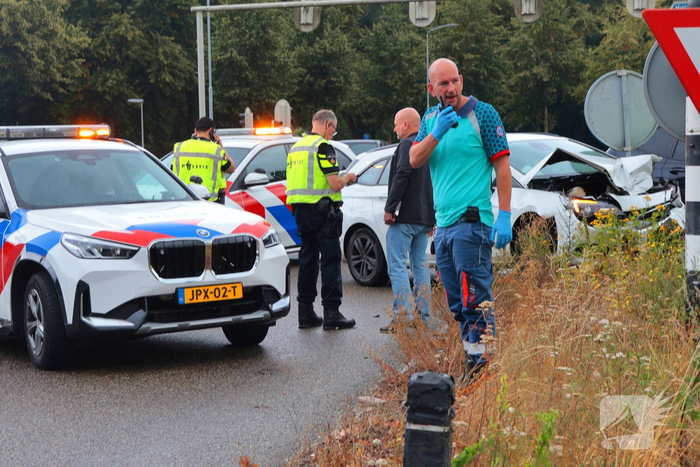 Aanrijding tussen twee auto's leidt tot schade