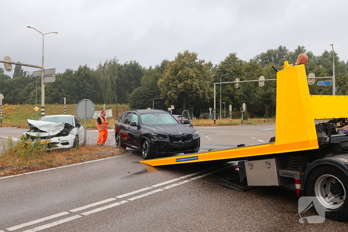 Aanrijding tussen twee auto's leidt tot schade