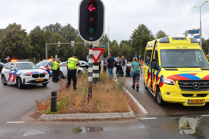 Aanrijding tussen twee auto's leidt tot schade