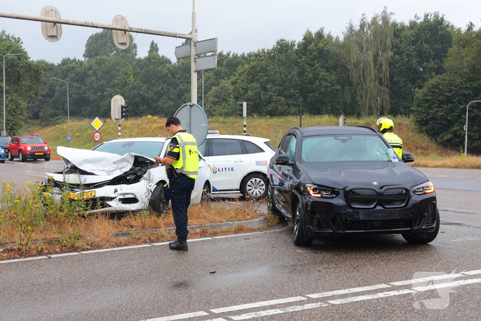 Aanrijding tussen twee auto's leidt tot schade