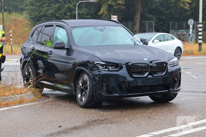 Aanrijding tussen twee auto's leidt tot schade