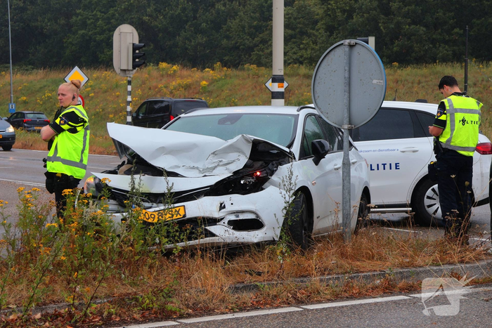 Aanrijding tussen twee auto's leidt tot schade