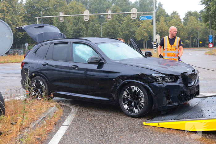 Aanrijding tussen twee auto's leidt tot schade