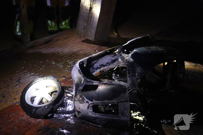 Brandweer ingezet voor scooterbrand