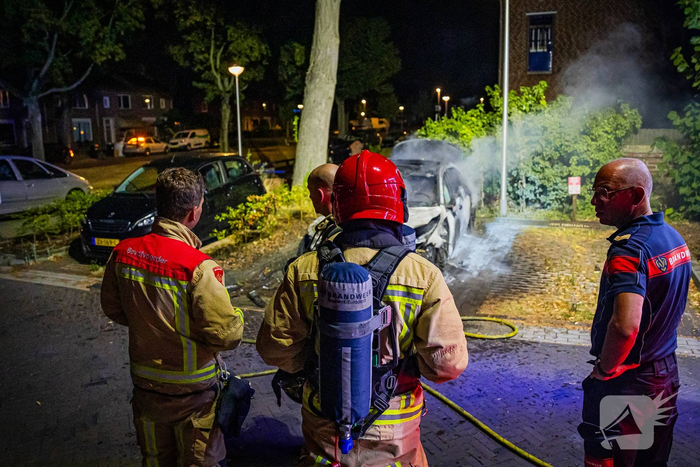 Mercedes in vlammen op gegaan door brandstichting