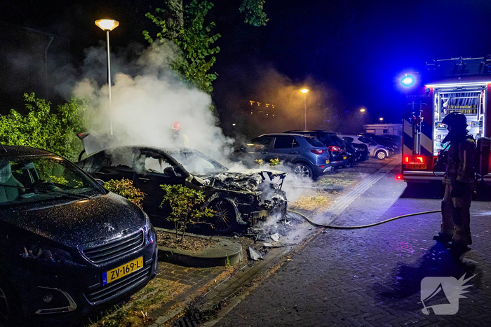 Mercedes in vlammen op gegaan door brandstichting