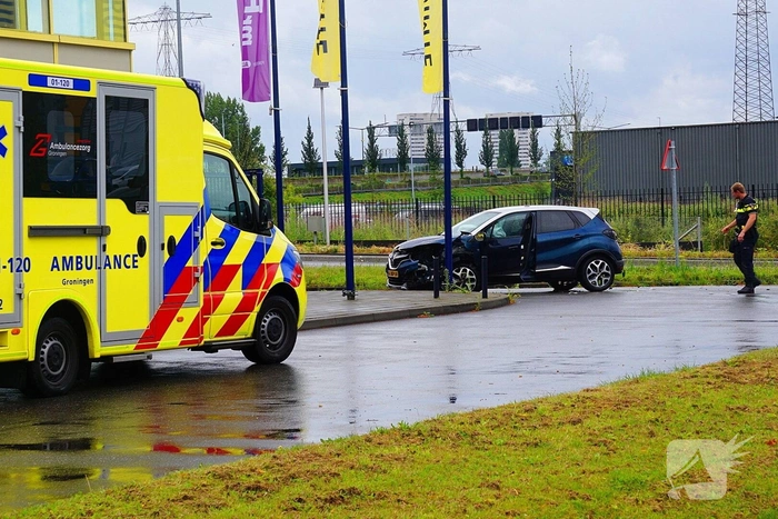 Bestuurder naar ziekenhuis na botsing