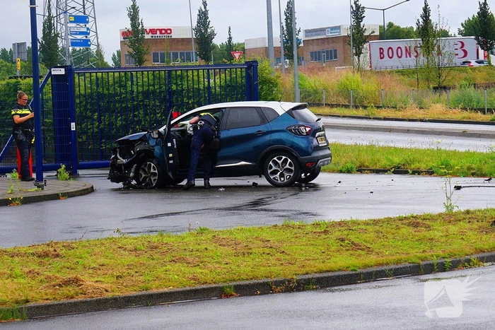 Bestuurder naar ziekenhuis na botsing