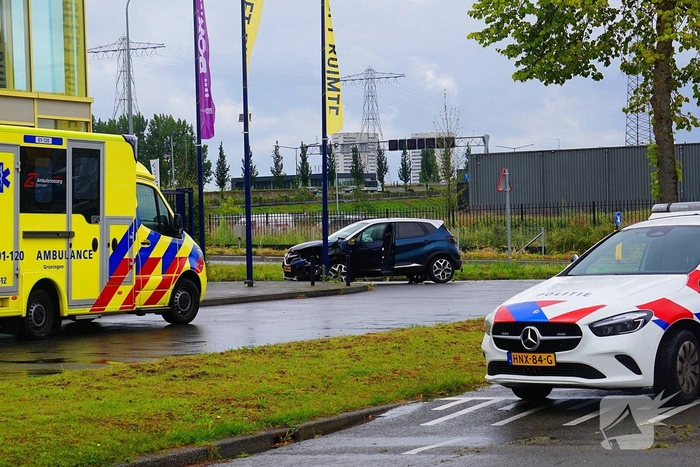 Bestuurder naar ziekenhuis na botsing