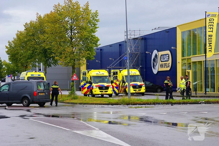 Bestuurder naar ziekenhuis na botsing
