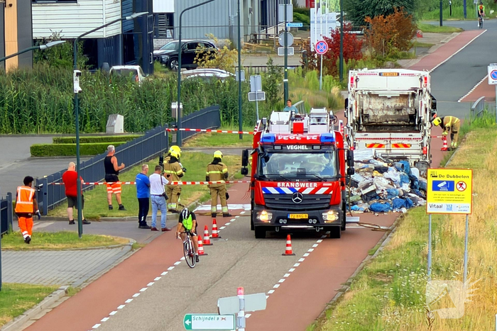 Brand in vuilniswagen veroorzaakt chaos