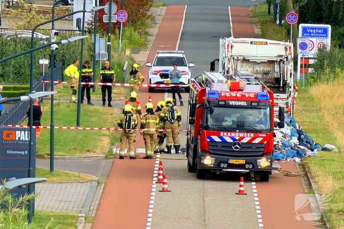 Brand in vuilniswagen veroorzaakt chaos