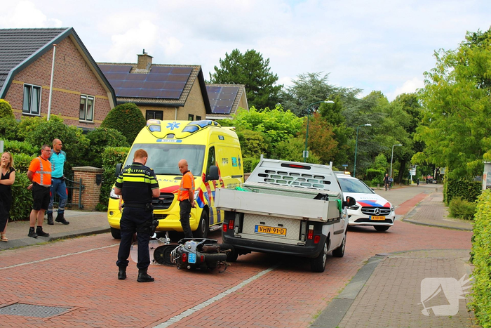 Ongeval met scooterrijder en gemeentewagen