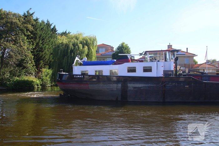 Roeiboten aangevaren door binnenvaarschip