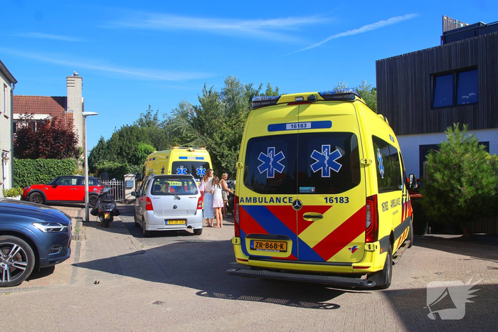 Roeiboten aangevaren door binnenvaarschip