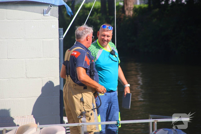 Roeiboten aangevaren door binnenvaarschip