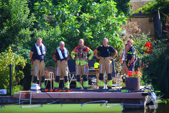 Roeiboten aangevaren door binnenvaarschip