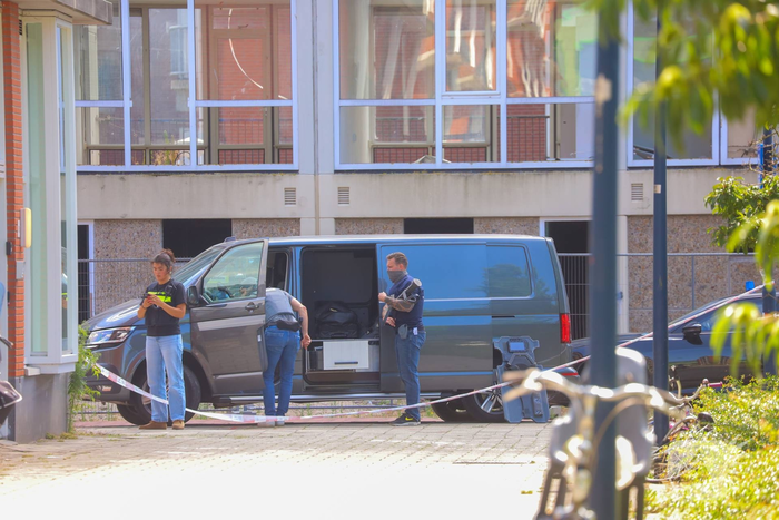 Arrestatieteam in actie bij leegstaand pand