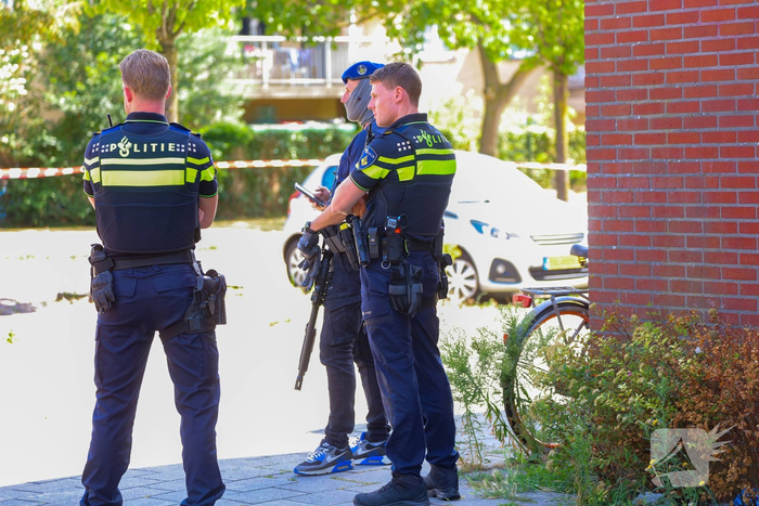 Arrestatieteam in actie bij leegstaand pand