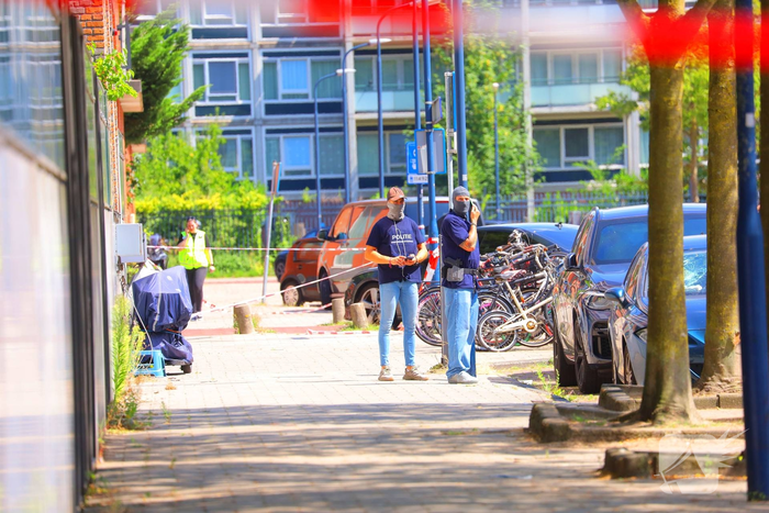 Arrestatieteam in actie bij leegstaand pand