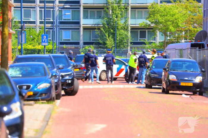 Arrestatieteam in actie bij leegstaand pand