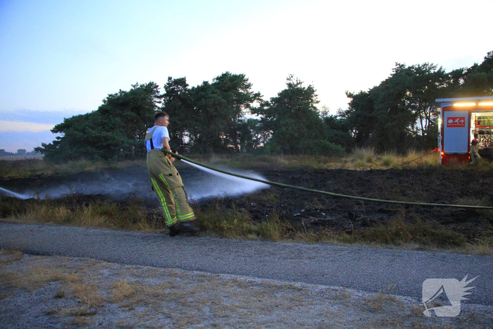 Natuurbrand verwoest heide in Weert
