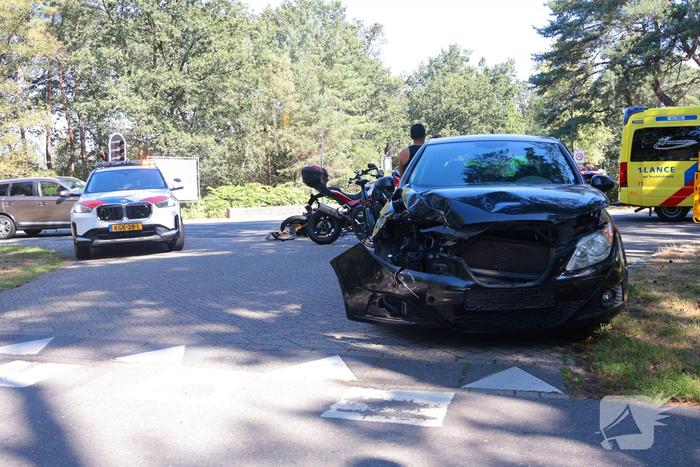 Ongeval tussen automobilist en motorrijder leidt tot gewonde