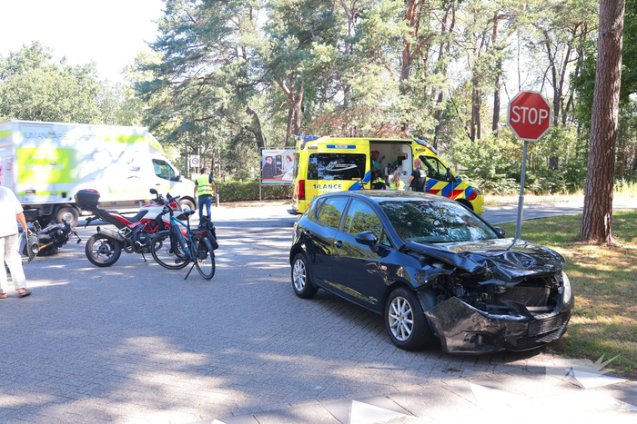 Ongeval tussen automobilist en motorrijder leidt tot gewonde