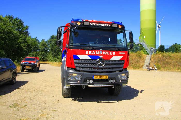 Brandweer blust bosbrand en ontdekt lachgascilinders