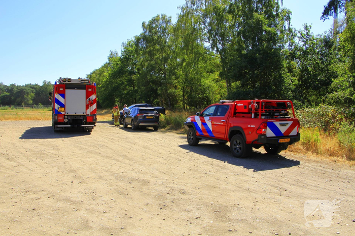 Brandweer blust bosbrand en ontdekt lachgascilinders