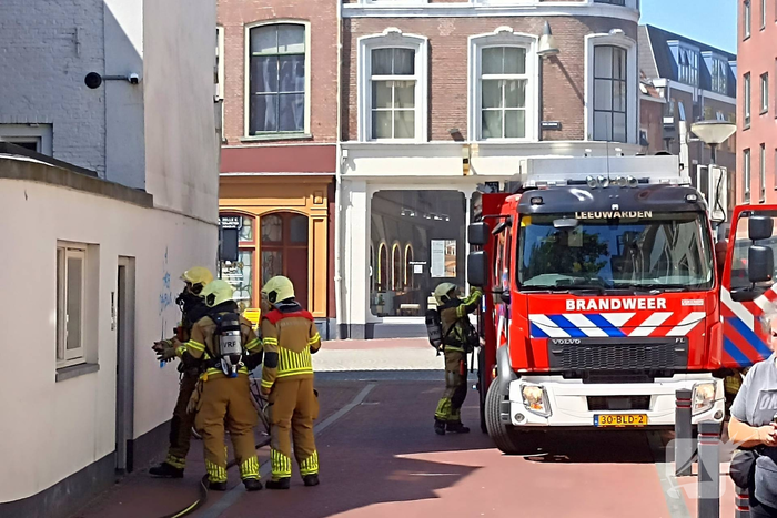 Brandweer met meerdere eenheden in actie bij brand