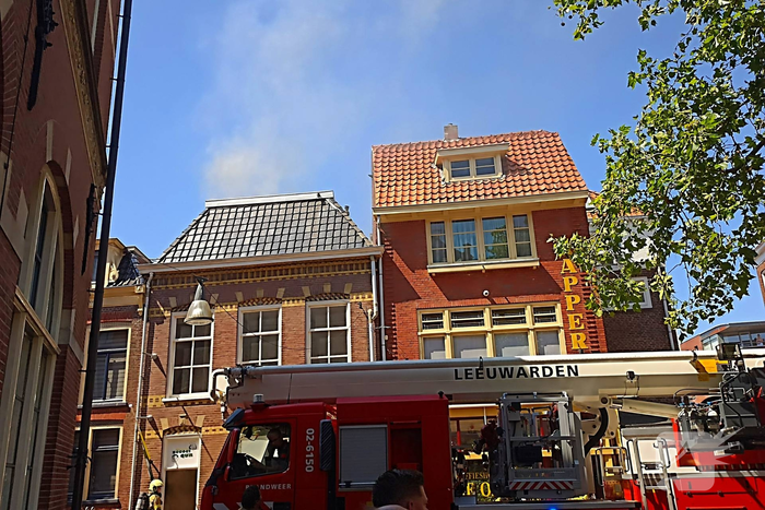 Brandweer met meerdere eenheden in actie bij brand