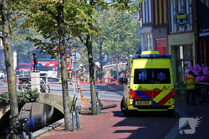 Brandweer met meerdere eenheden in actie bij brand