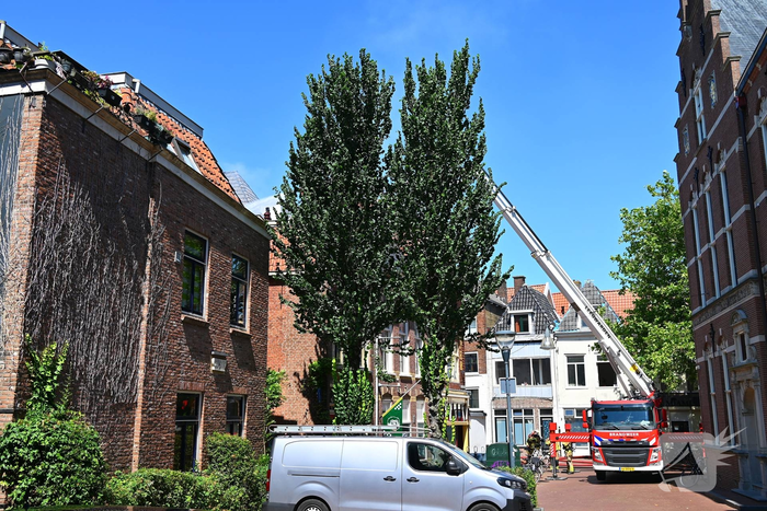 Brandweer met meerdere eenheden in actie bij brand
