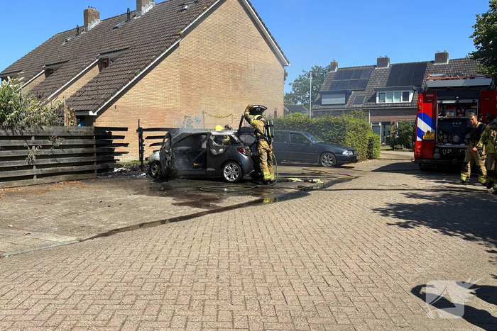 Auto volledig uitgebrand