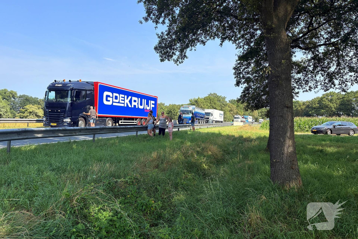 Dodelijk ongeval tussen vrachtwagen en busje