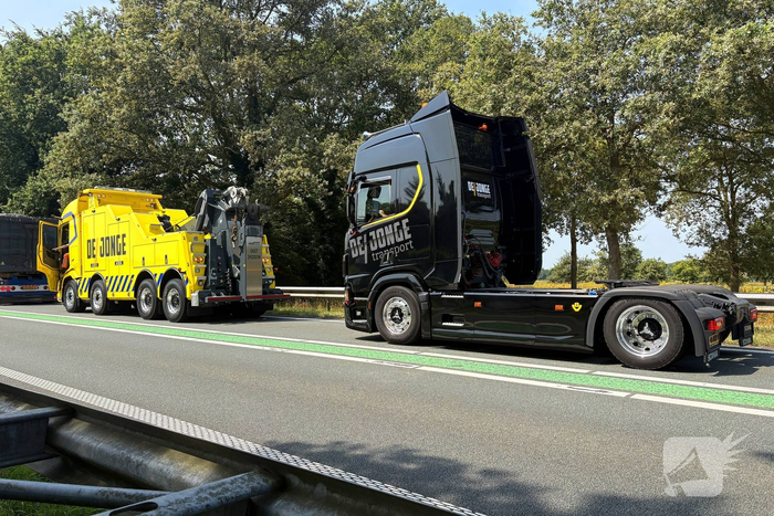 Dodelijk ongeval tussen vrachtwagen en busje