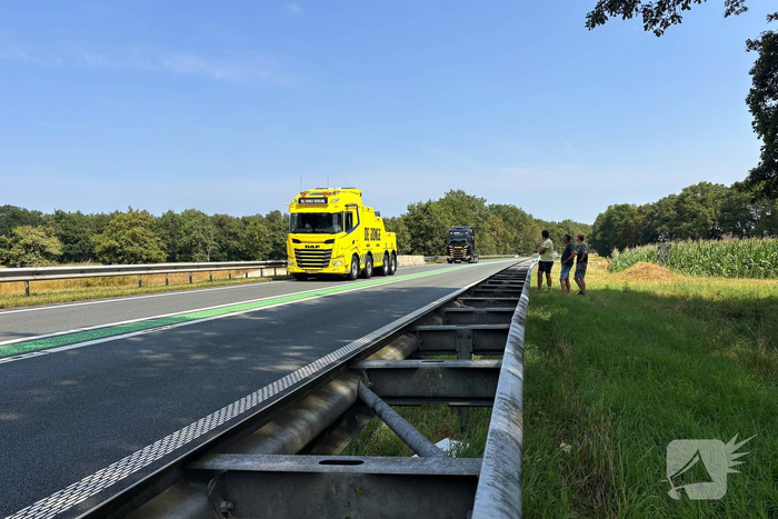 Dodelijk ongeval tussen vrachtwagen en busje