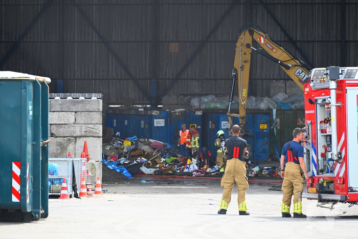 Industriebrand in overslaghal onder controle