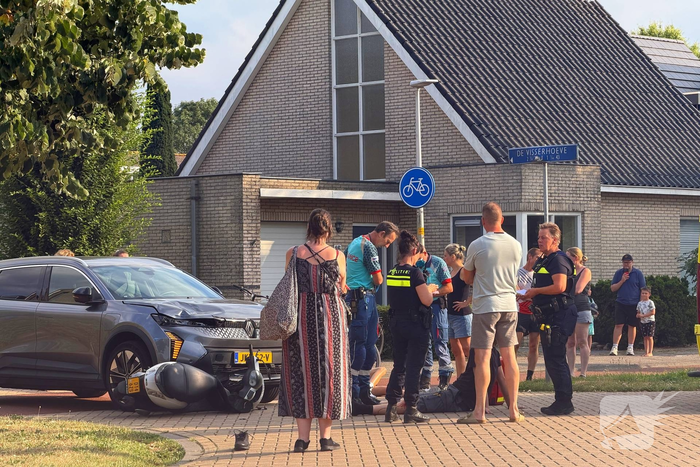 Ongeval tussen auto en scooter