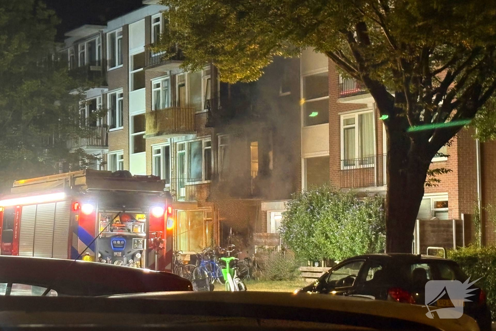 Grote brand in flat leidt tot onbewoonbare woningen